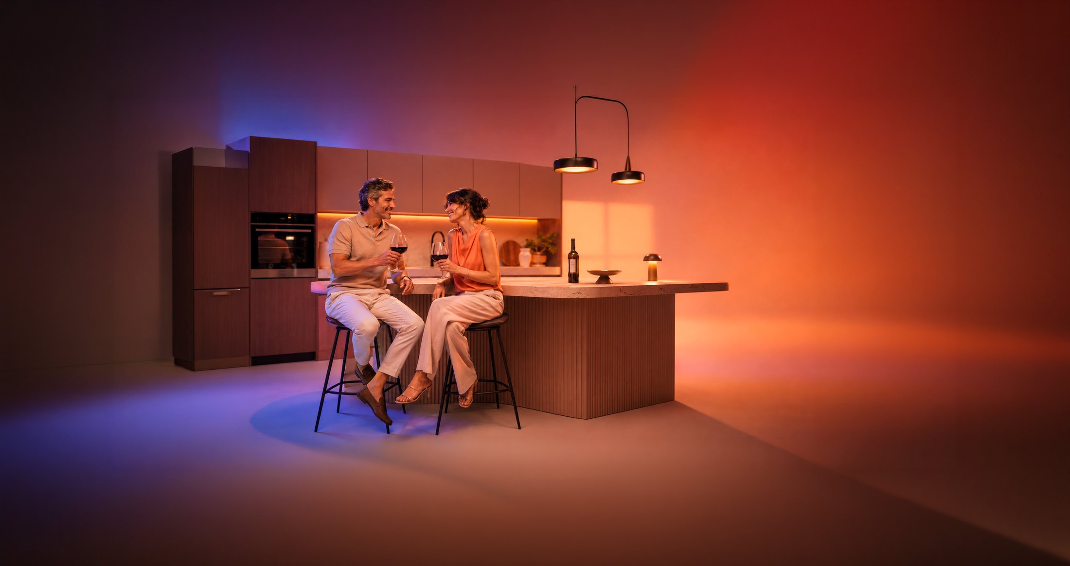 Casal em cozinha planejada Easy Home